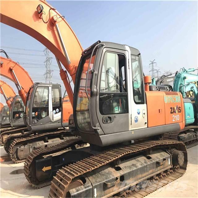 Hitachi zx210 حفارات زحافة