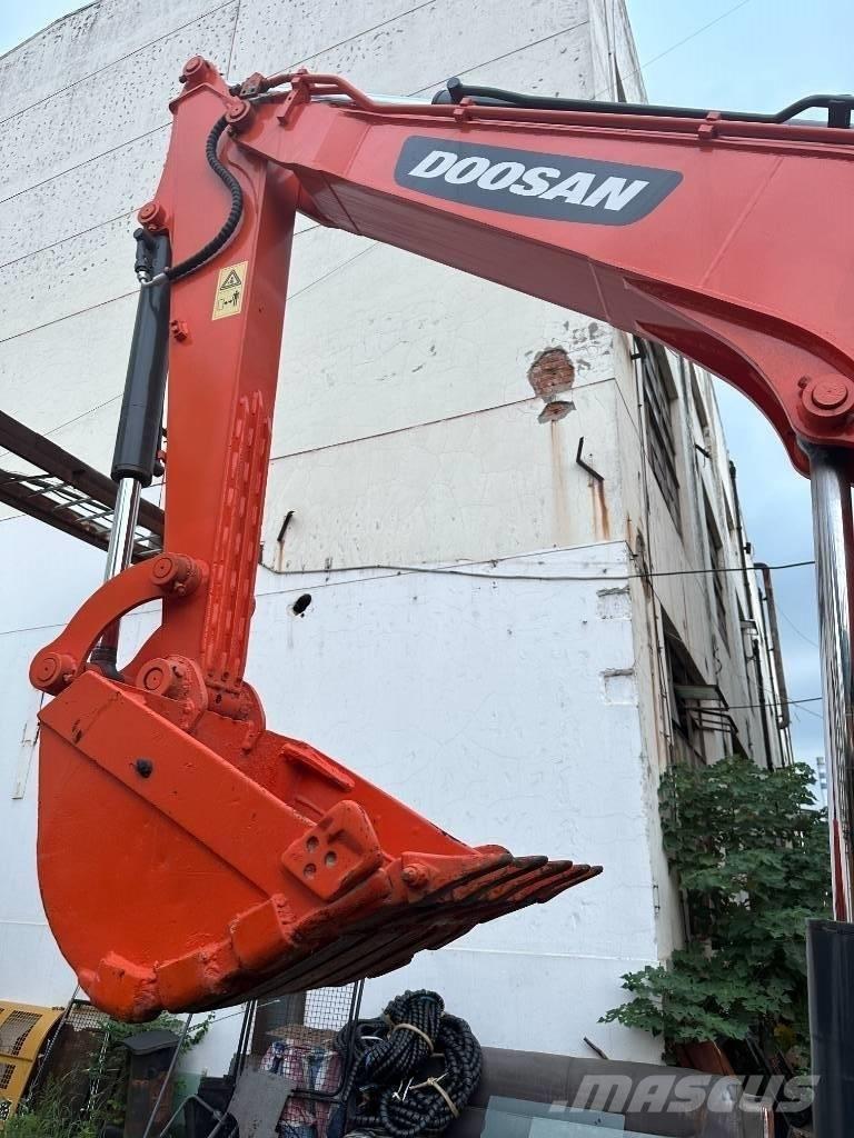 Doosan Doosan حفارات صغيرة أقل من 7 طن (حفارات صغيرة)