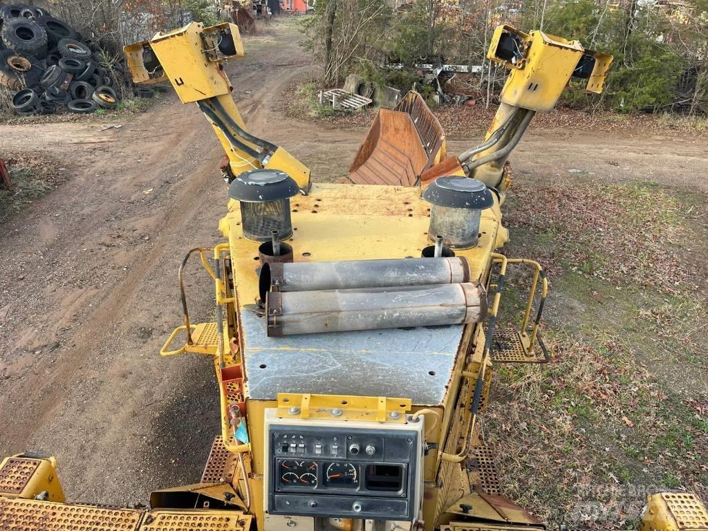 CAT D 11 R بلدوزرات مجنزرة