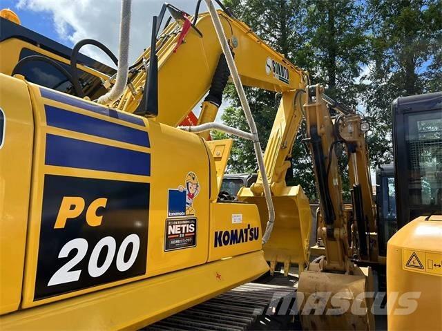 Komatsu PC 200-8 حفارات زحافة