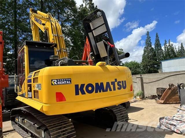 Komatsu PC 200-8 حفارات زحافة