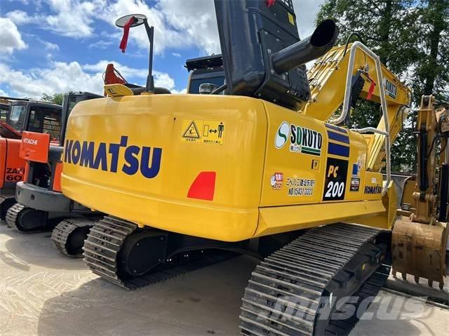 Komatsu PC 200-8 حفارات زحافة