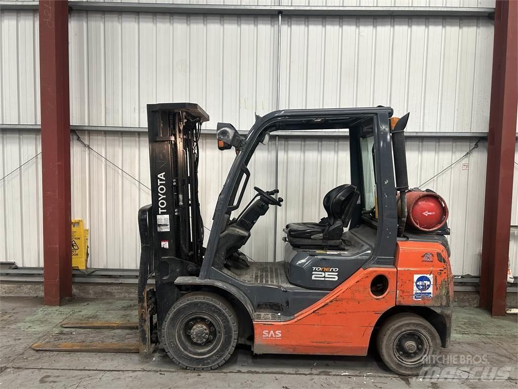 Toyota 02-8FGF25 شاحنات LPG
