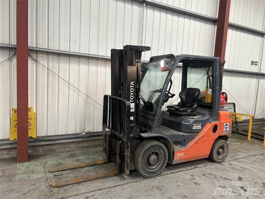 Toyota 02-8FGF25 شاحنات LPG
