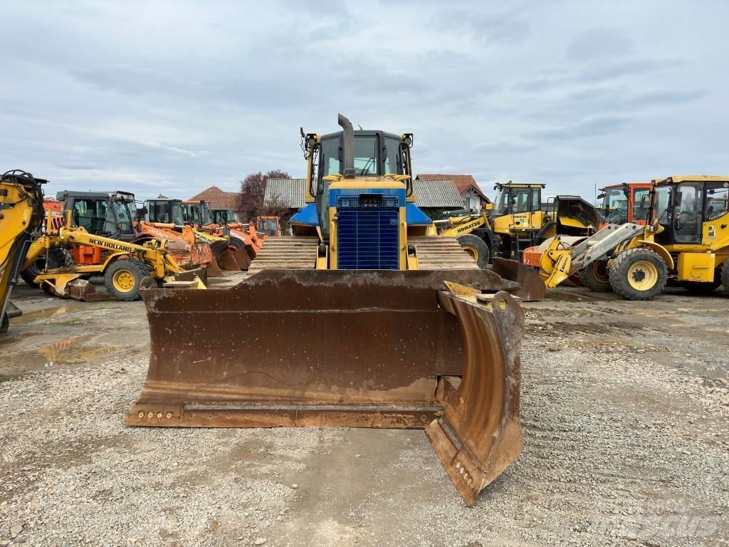 CAT D 6 N LGP بلدوزرات مجنزرة