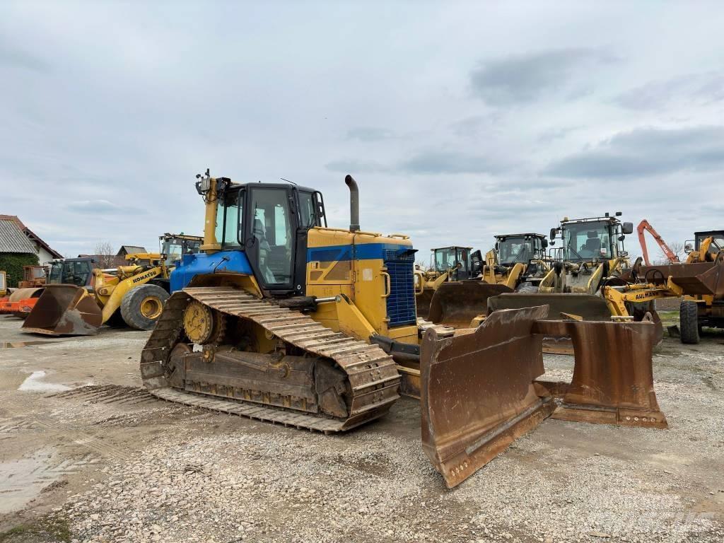 CAT D 6 N LGP بلدوزرات مجنزرة