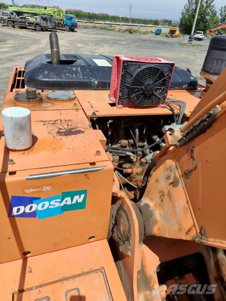 Doosan DH210W-7 حفارات بعجل