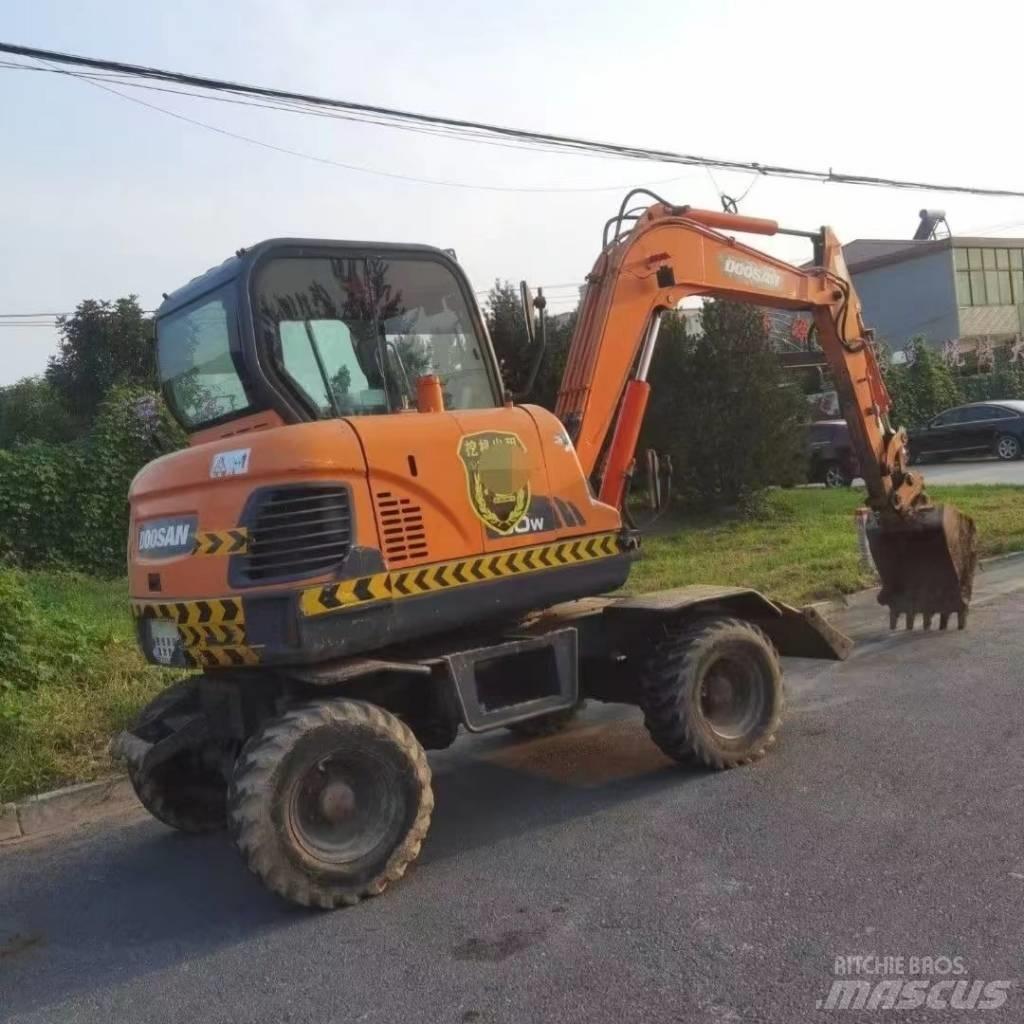 Doosan DX60W حفارات بعجل