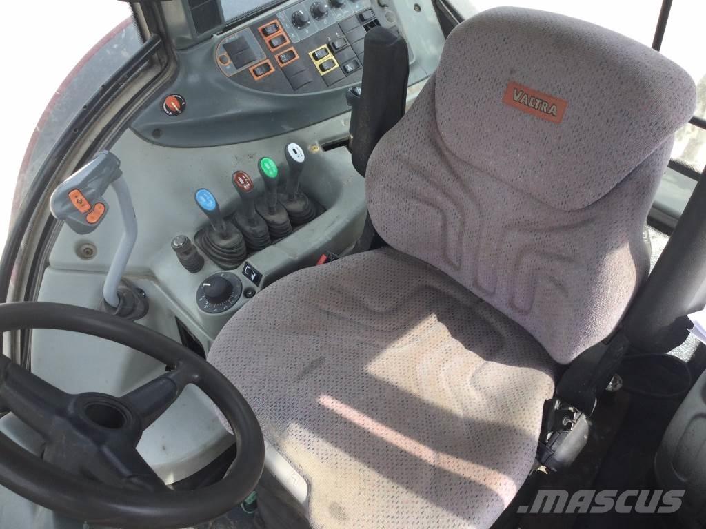 Valtra N123 الجرارات