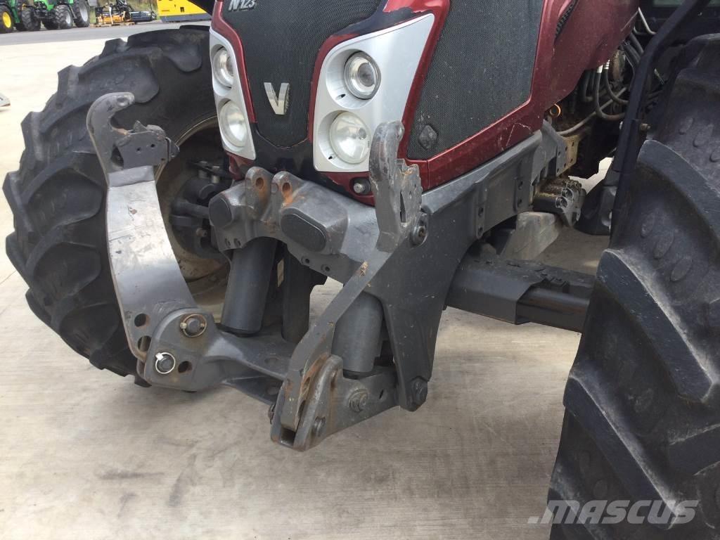 Valtra N123 الجرارات