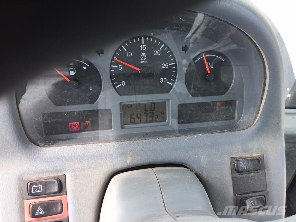 Valtra N123 الجرارات