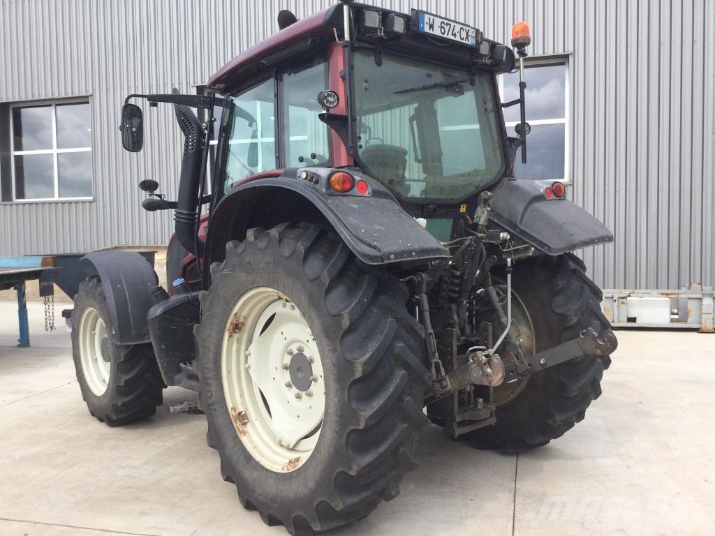 Valtra N123 الجرارات