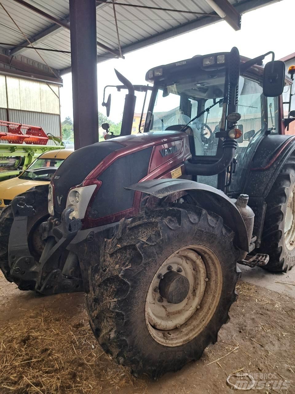 Valtra N123 الجرارات