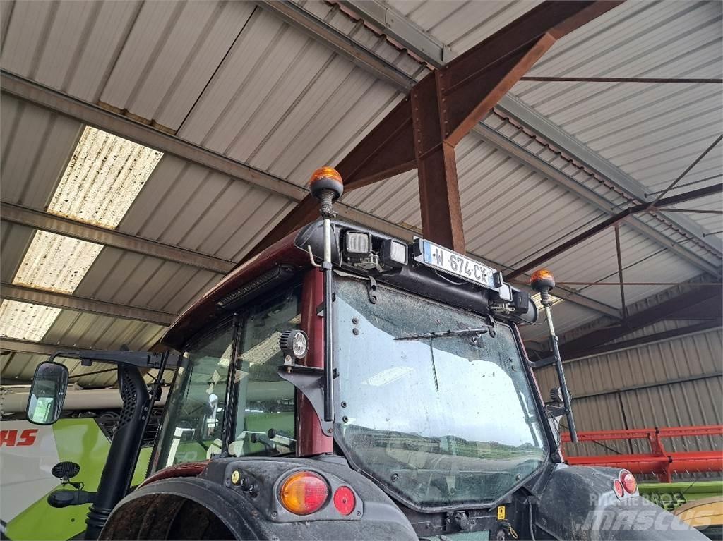 Valtra N123 الجرارات