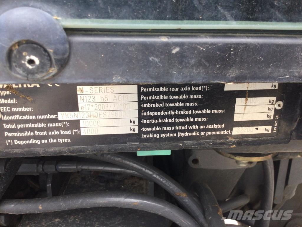 Valtra N123 الجرارات