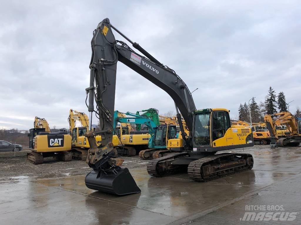 Volvo EC 240 C N L حفارات زحافة
