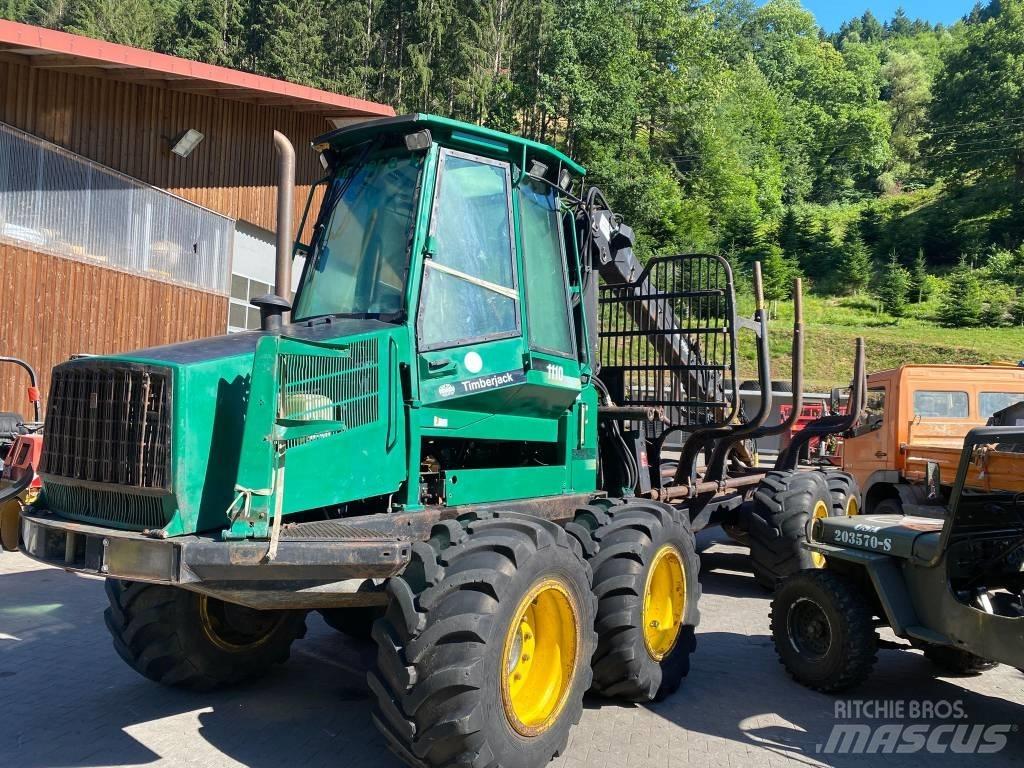John Deere 1110 شاحنات