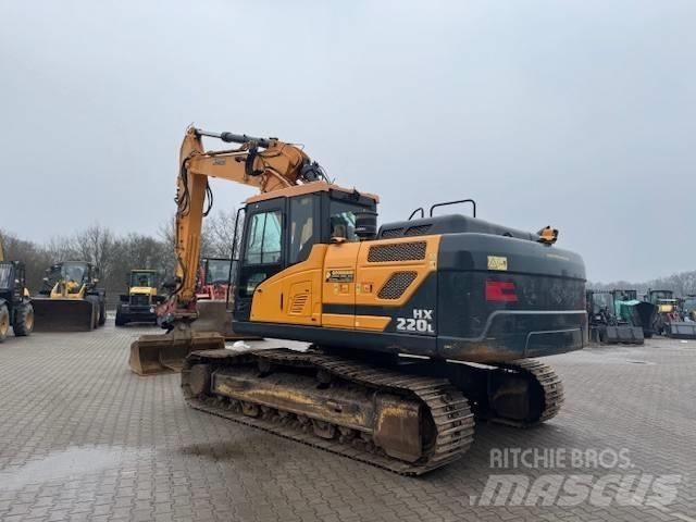 Hyundai HX 220 L حفارات زحافة
