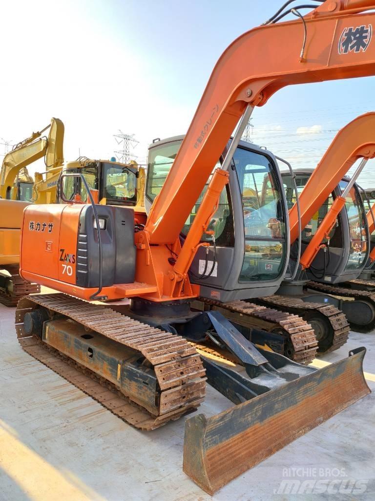 Hitachi ZX 70 LC حفارات وسط 7 طن - 12 طن