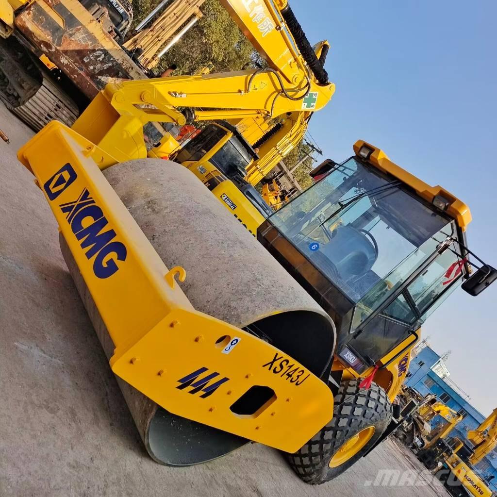 XCMG XS 143 J مداحل أحادية الأسطوانة