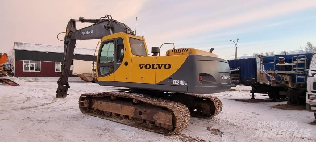 Volvo EC 240 C L حفارات زحافة