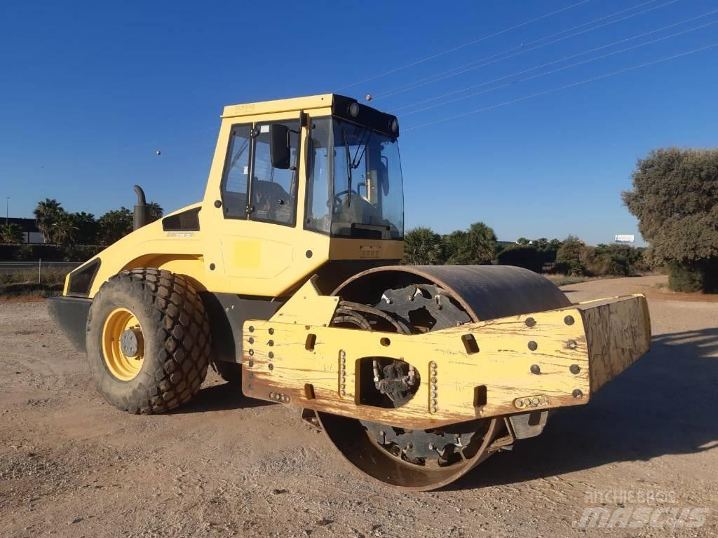 Bomag BW 216 D-4 ضاغطات التربة
