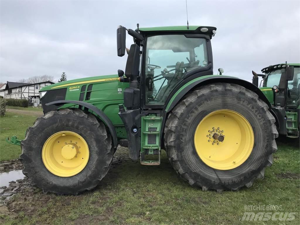 John Deere 6250R الجرارات