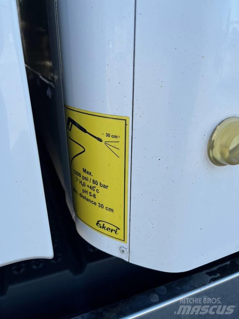 Scania R590 شاحنات ذات هيكل صندوقي