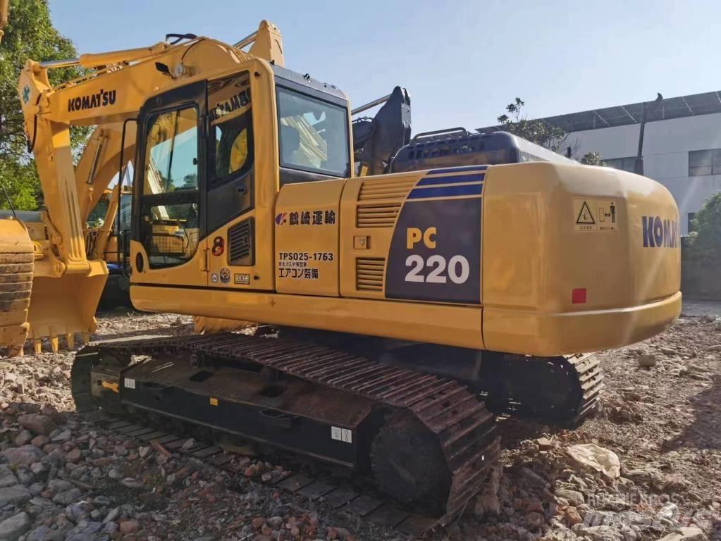 Komatsu PC 220-8 حفارات زحافة