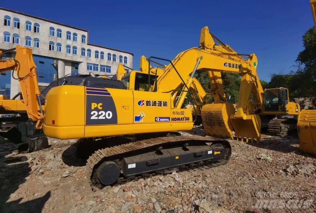 Komatsu PC 220-8 حفارات زحافة