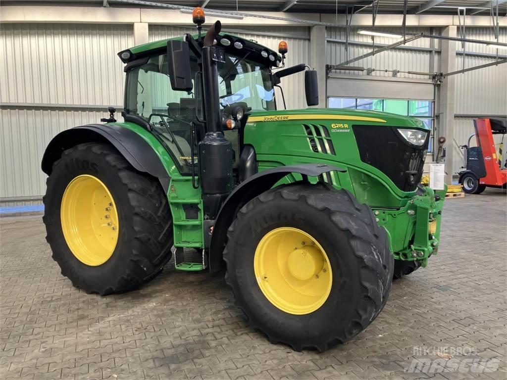 John Deere 6215R الجرارات