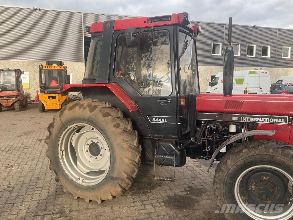 Case IH 844 xla الجرارات