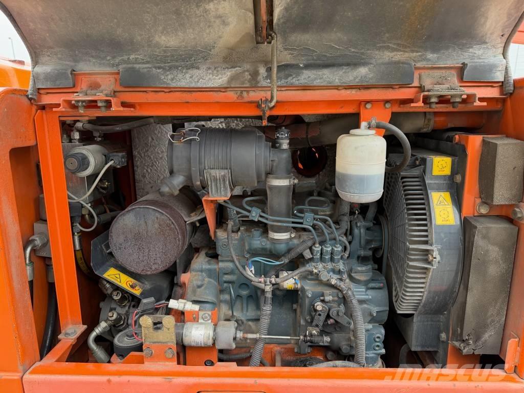 Hitachi HX 140 B-2 رافعات سلة تلسكوبية