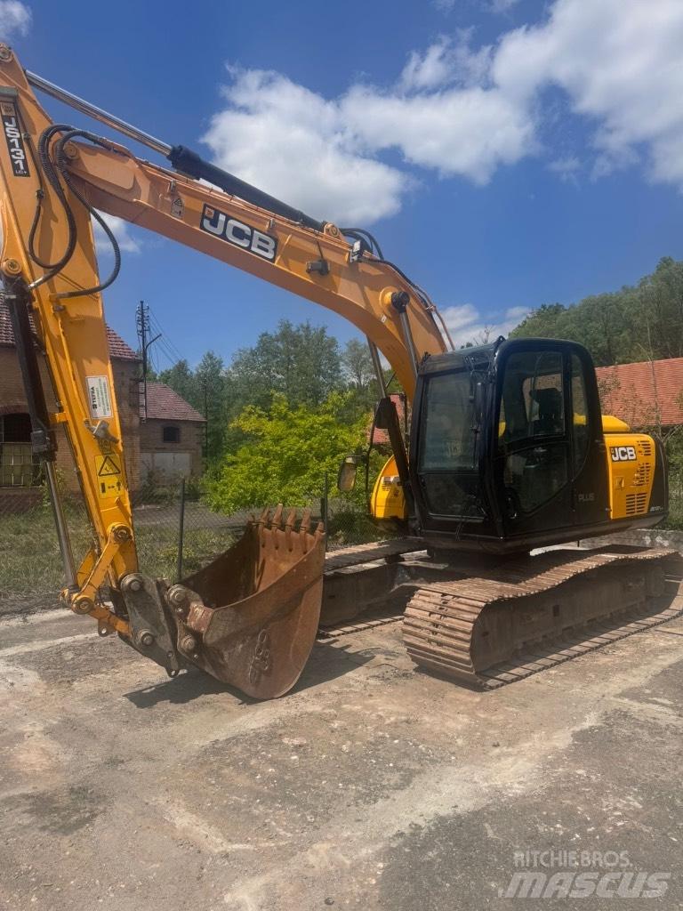 JCB JS 131 LC حفارات زحافة