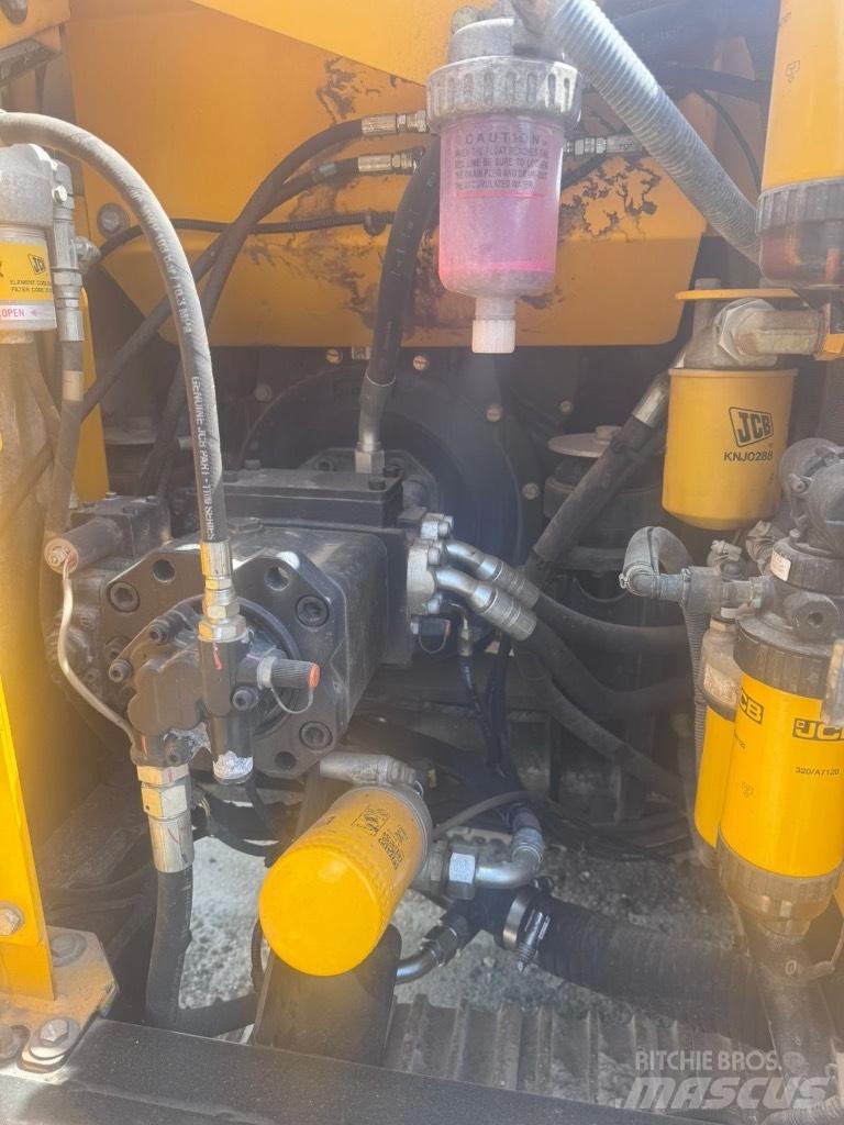 JCB JS 131 LC حفارات زحافة