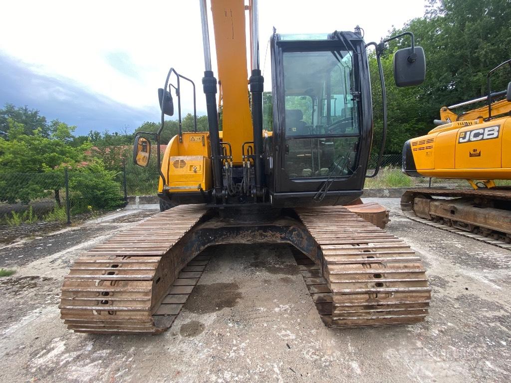 JCB JS 131 LC حفارات زحافة