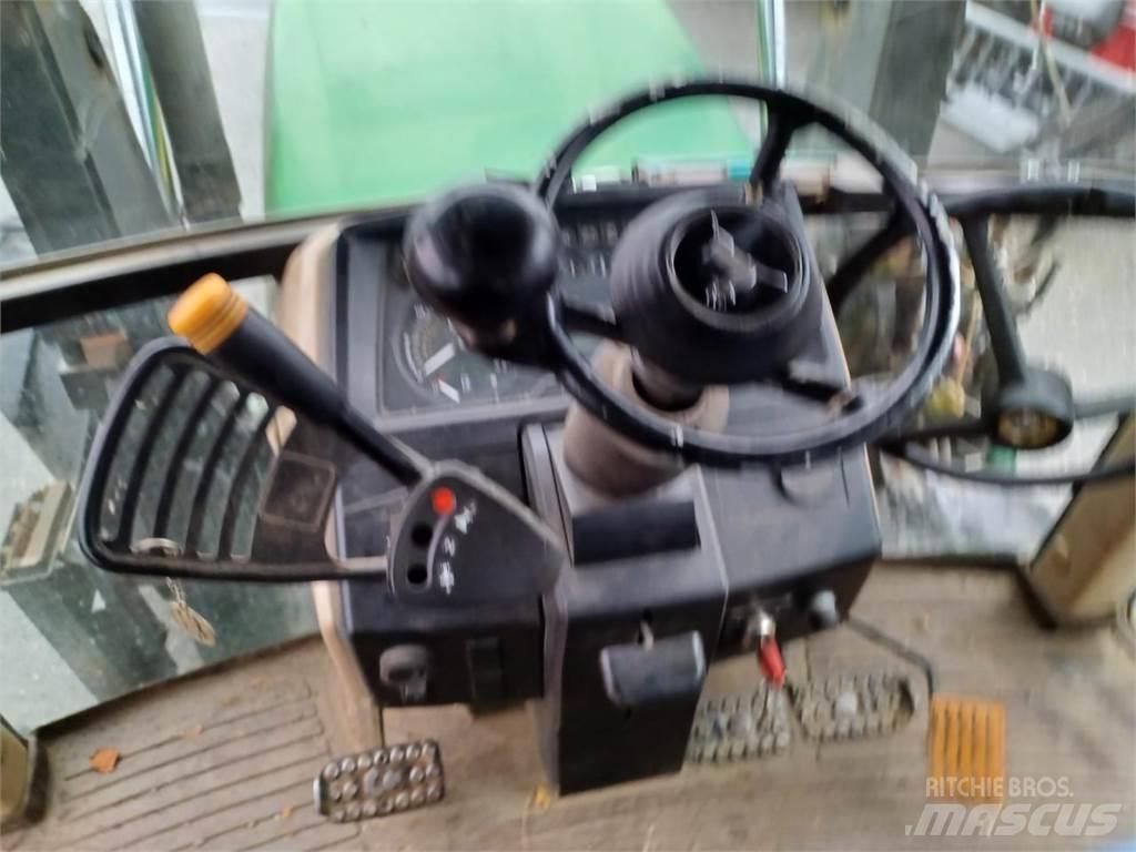 John Deere 6110SE الجرارات