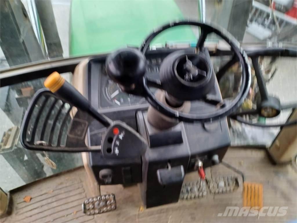 John Deere 6110SE الجرارات