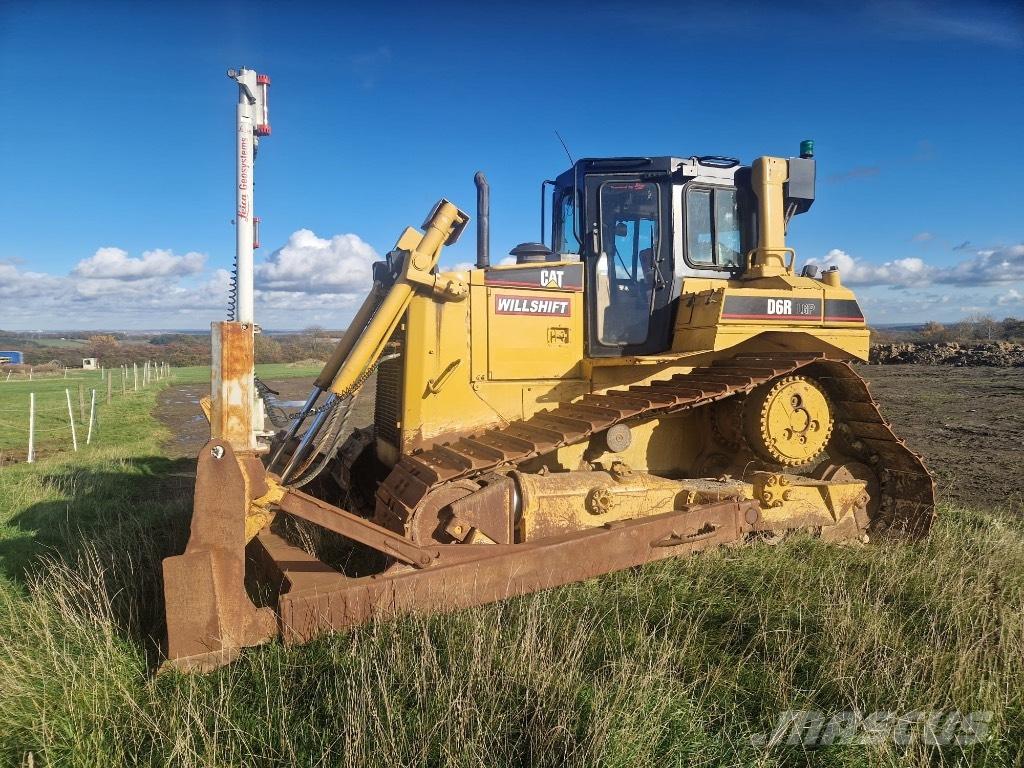 CAT D 6 R II بلدوزرات مجنزرة