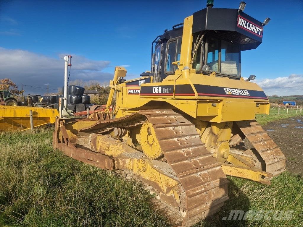 CAT D 6 R II بلدوزرات مجنزرة