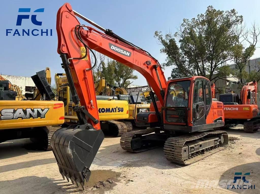 Doosan DX 140 LC حفارات زحافة
