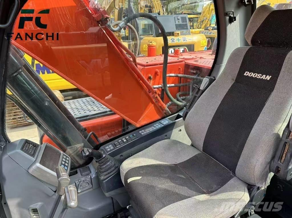 Doosan DX 140 LC حفارات زحافة