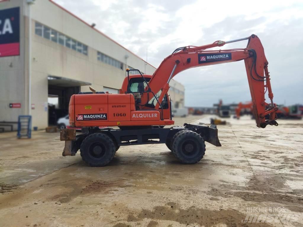 Doosan DX 140 W حفارات بعجل