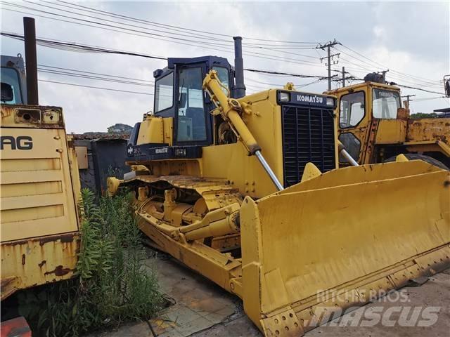 Komatsu D85-21 بلدوزرات مجنزرة