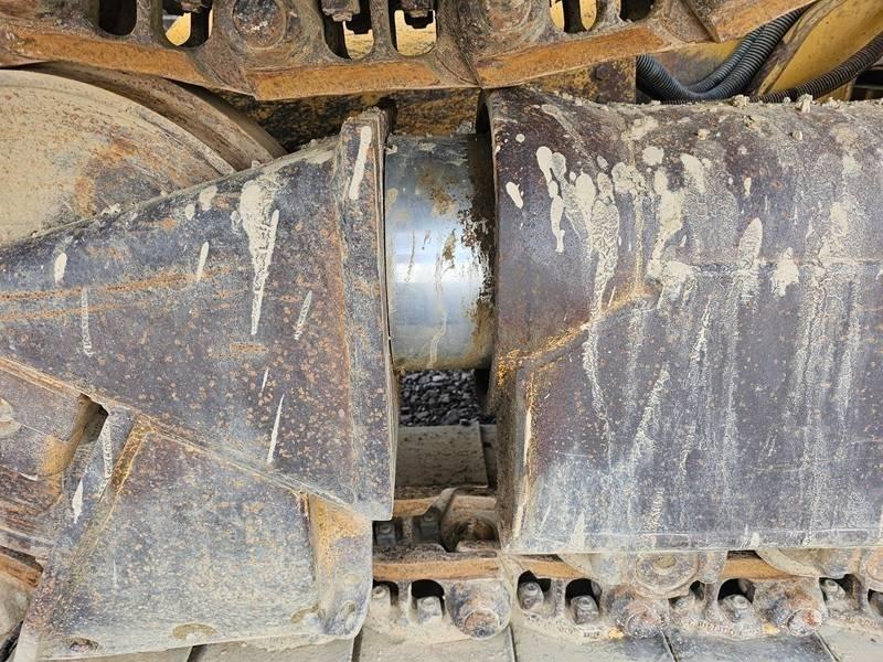 CAT D 4 H LGP بلدوزرات مجنزرة