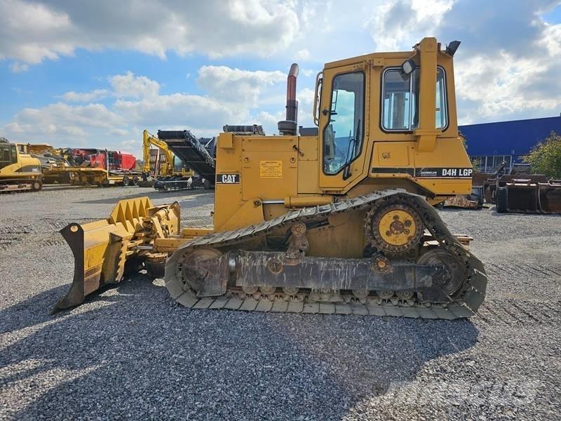 CAT D 4 H LGP بلدوزرات مجنزرة