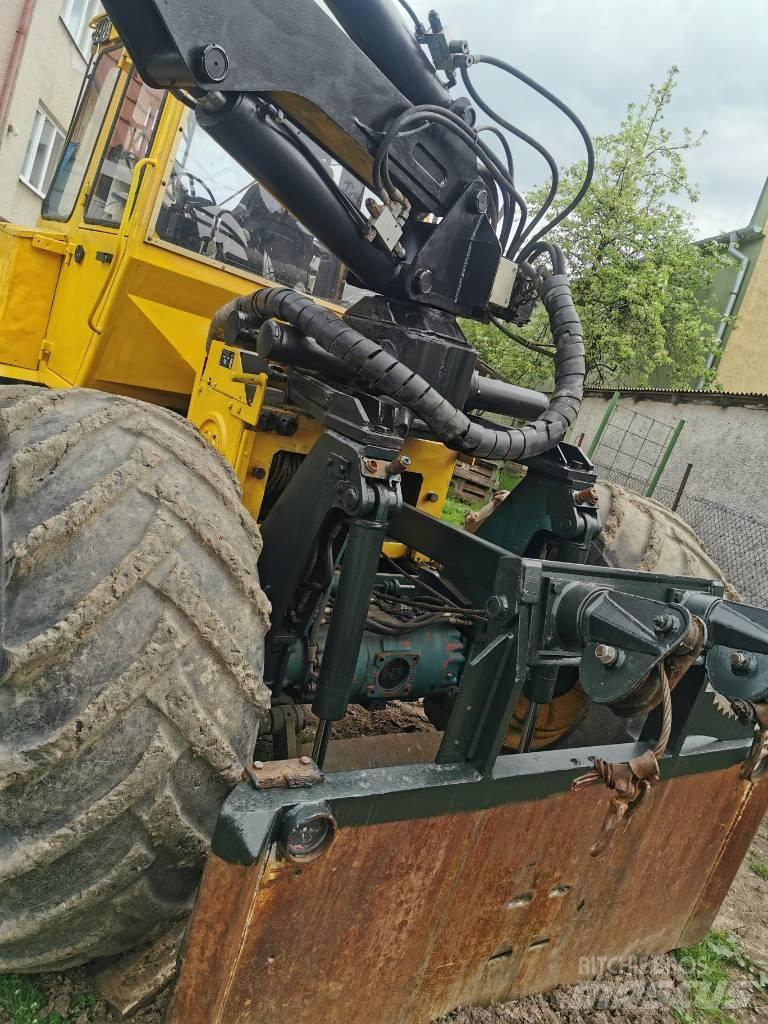 HSM 904 Z ساحبات الأشجار