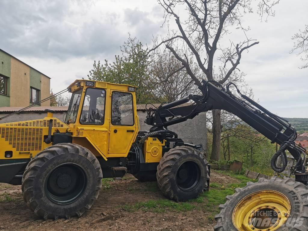 HSM 904 Z ساحبات الأشجار