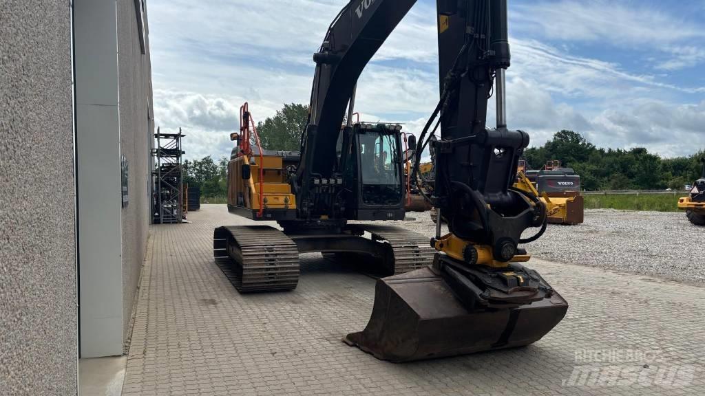 Volvo EC250EL حفارات زحافة
