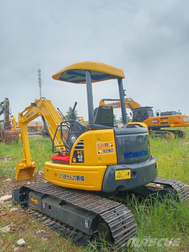 Komatsu PC 40 حفارات زحافة
